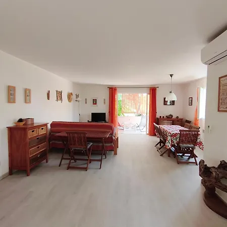 Holiday home L'arbousier *
